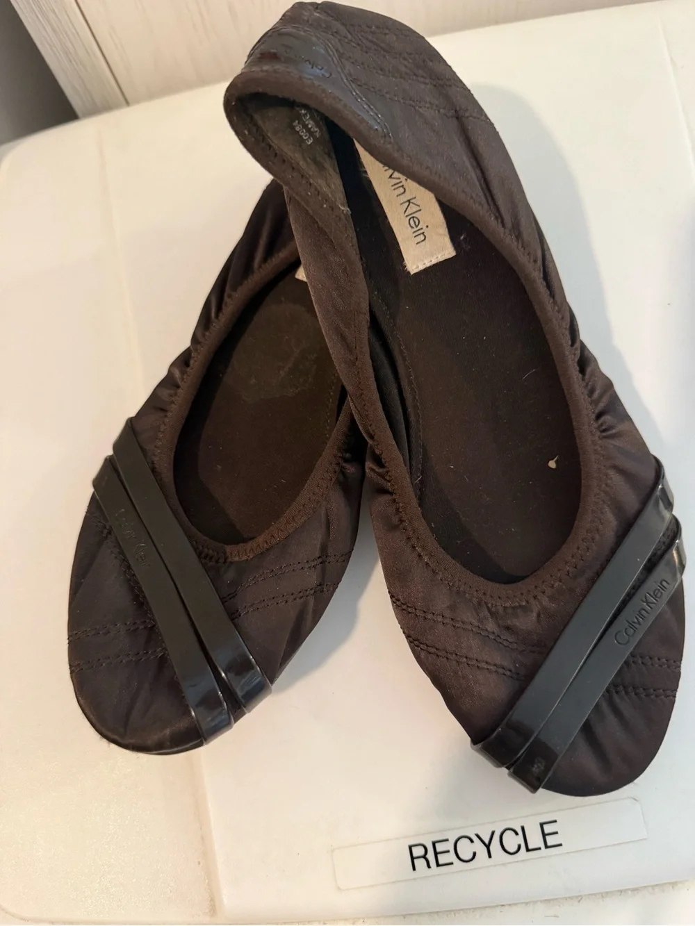 Calvin Klein Brown Quilted Ballet Flats with Glossy Toe Straps size 7